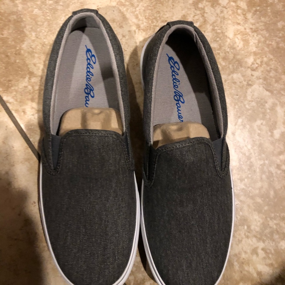 Men’s Eddie Bauer slip on sneakers size 9.5